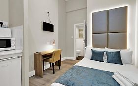 Chic Stay In London
